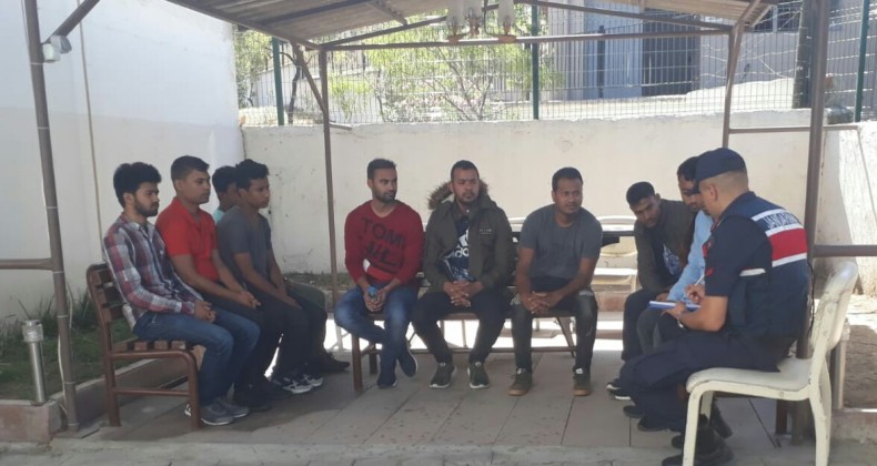 Ayvalık’ta 10 Bangladeşli göçmen jandarmaya yakalandı