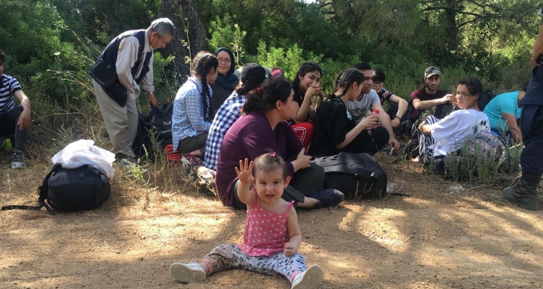 Ayvalık’ta 35 İran ve Afganistan göçmen 1 organizatör yakalandı