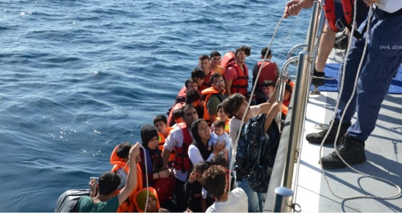 Ayvalık’ta 45 Afganistan uyruklu göçmen Sahil Güvenlik’ten kaçamadı