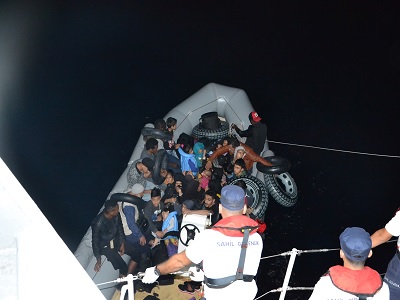 Ayvalık’ta 32 göçmen denizde yakalandı