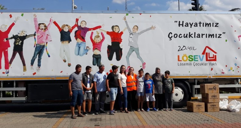 LÖSEV’in ‘İyilik Tırı’ Ayvalık’ta