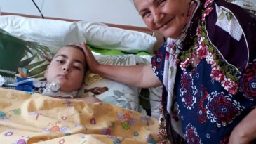 Şefkatli eller minik Serdar’ı yalnız bırakmadı