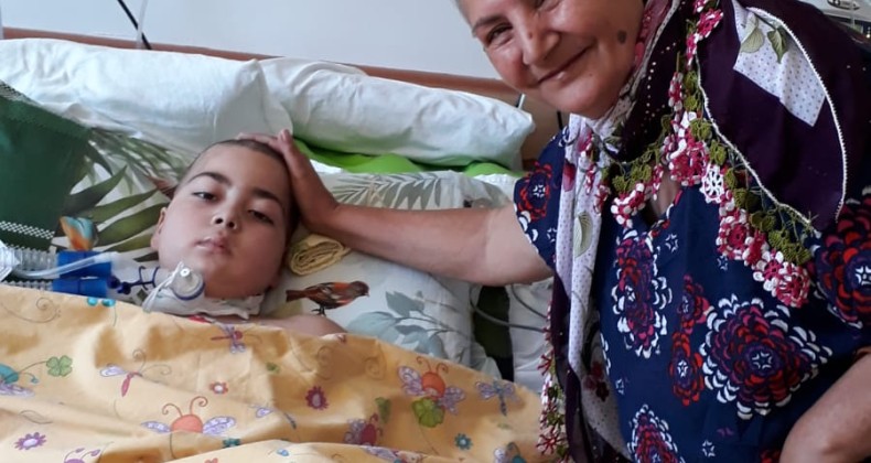 Şefkatli eller minik Serdar’ı yalnız bırakmadı