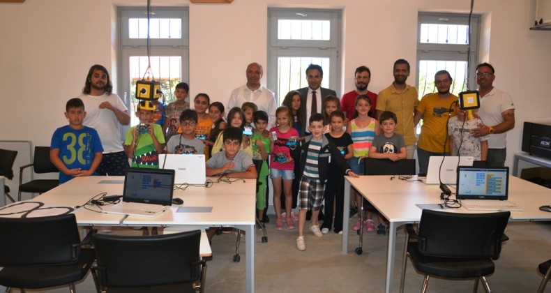 Ayvalık’ta Küçükköy Yaratıcı Teknolojiler Okulu eğitime başladı