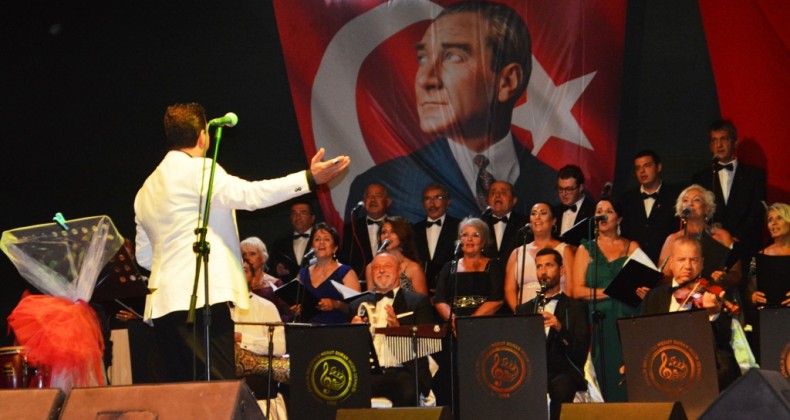 Ayvalık’ta Mesut Duran’dan TSM şöleni