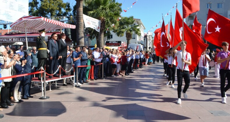 Ayvalık’ta Büyük Zafer’in yıldönümü coşkusu