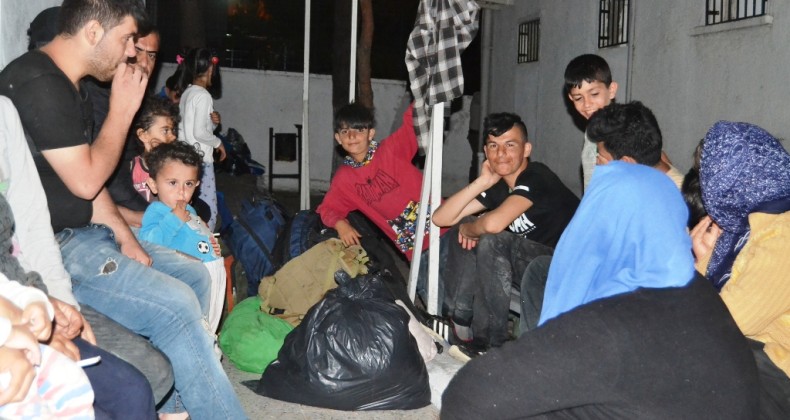 Ayvalık’ta 25 Suriyeli düzensiz göçmen jandarmadan kaçamadı