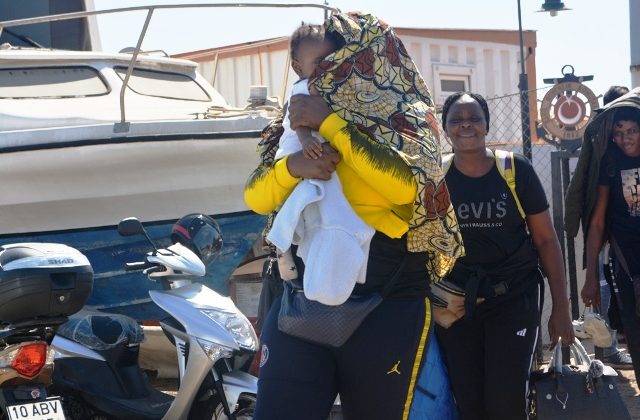 Ayvalık’ta 48 düzensiz göçmen Sahil Güvenlik’ten kaçamadı