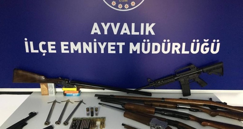 Ayvalık’ta cephanelik gibi ev