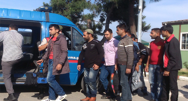 Ayvalık’ta 38 düzensiz göçmen jandarmadan kaçamadı