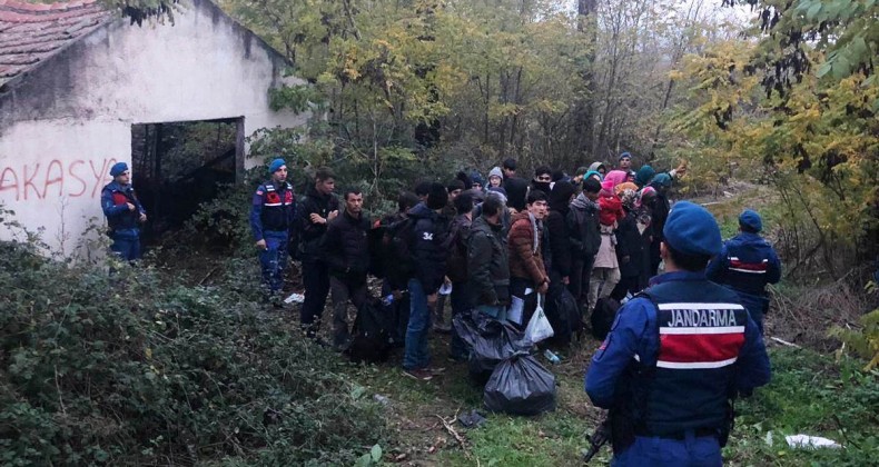 Ayvalık’ta 42 düzensiz göçmen yakalandı