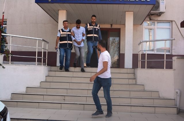 Ayvalık Polisi’nin yakaladığı iki telefon dolandırıcısı tutuklandı