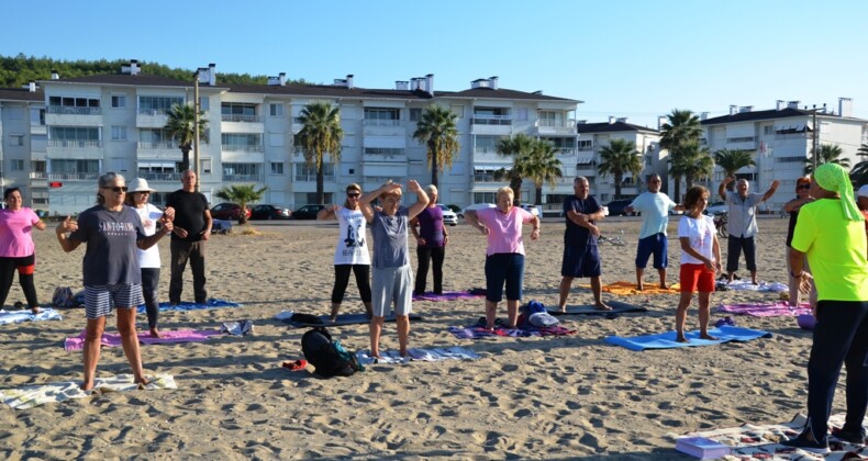 Sağlığı ve huzuru Yoga da buluyorlar