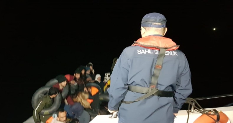 Ayvalık ve Susurluk’ta 65 düzensiz göçmen ve 1 organizatör yakalandı
