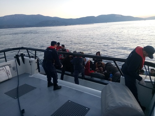 Ayvalık ve Susurluk’ta 65 düzensiz göçmen ve 1 organizatör yakalandı