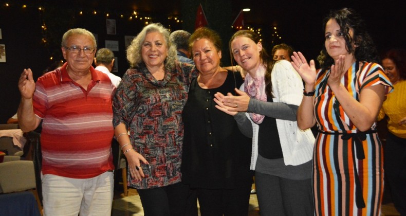 Ayvalık ve Küçükköy Halk Müziği Derneği üyeleri birlik ve beraberlik yemeğinde buluştu