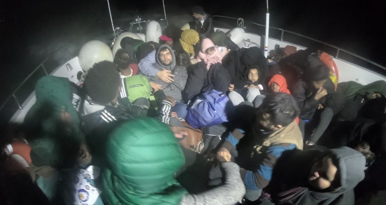 Ayvalık’ta 143 düzensiz göçmen yakalandı
