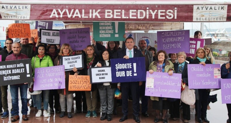 AYVALIK’TA KADINA ŞİDDETE KARŞI ANLAMLI EYLEM