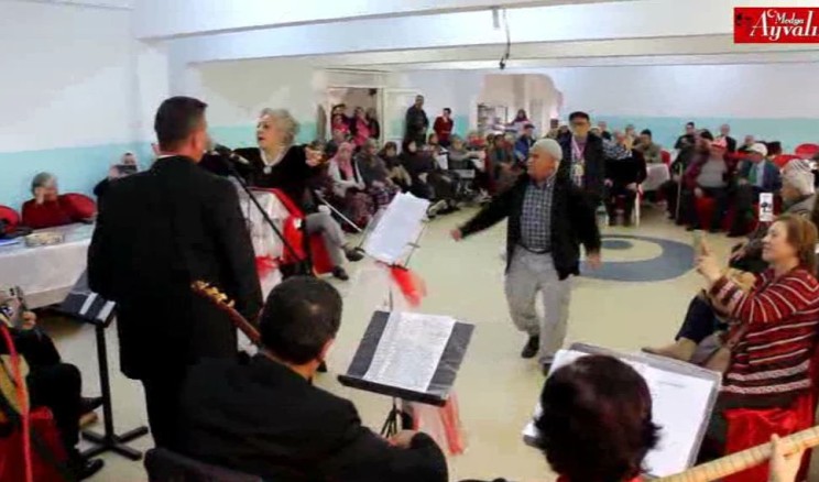 Balıkesir Huzurevi sakinlerine yılbaşı konseri