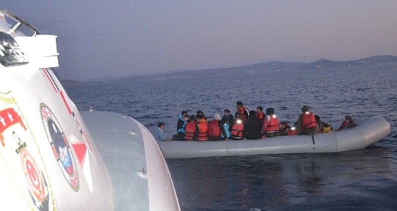 Ayvalık’ta 39 Afganistan uyruklu göçmen yakalandı