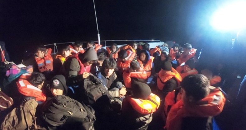 Ayvalık’ta 35 Afganistan uyruklu göçmen yakalandı
