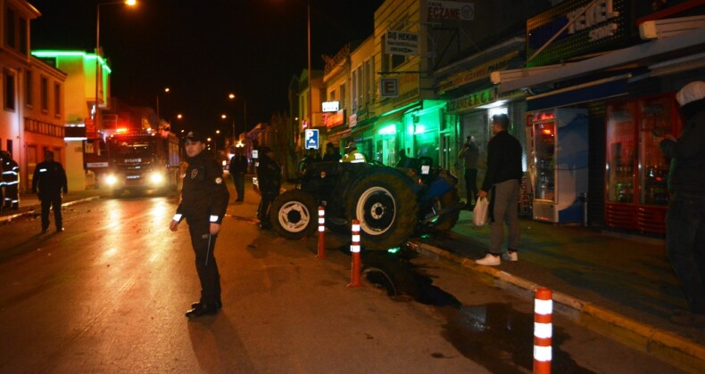 Ayvalık’ta traktör ile özel otomobil çarpıştı; 5 yaralı