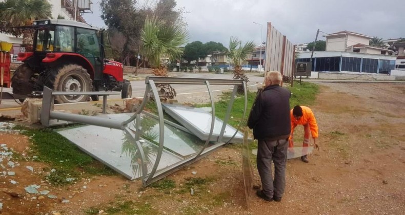 Ayvalık’ta şiddetli yağış ve fırtına etkili oldu
