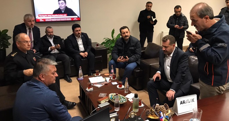 Vali Yazıcı ve Başkan Yılmaz depremde halkın yanındaydı
