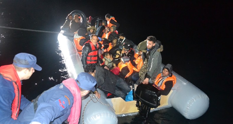 Ayvalık’ta 40 düzensiz göçmen yakalandı