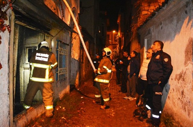 Metruk evde çıkan yangın korkuttu
