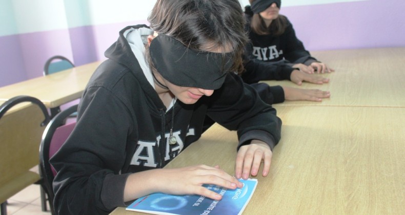 Ayvalıklı öğrenciler engelli farkındalığının farkına vardı