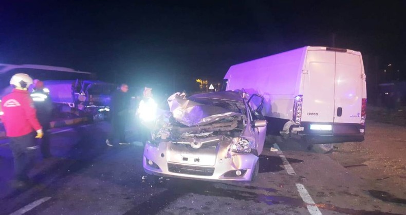 Alkollü olduğu iddia edilen sürücü az daha faciaya neden oluyordu; 6 yaralı