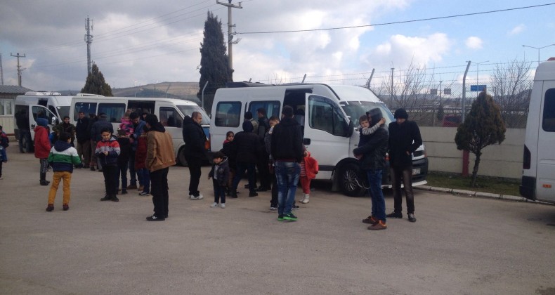 Ayvalık’ta 76 göçmen ve 2 organizatör zanlısı jandarmaya yakalandı