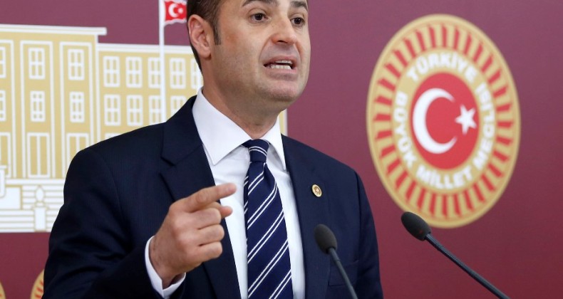 CHP’Lİ AHMET AKIN: -ÇİFTÇİYE SU FAHİŞ FİYATLA SATILIYOR – ÜRETİCİNİN ÜZERİNDEKİ YÜK HER GEÇEN GÜN ARTIYOR – BIÇAK KEMİĞE DAYANMIŞ DURUMDA
