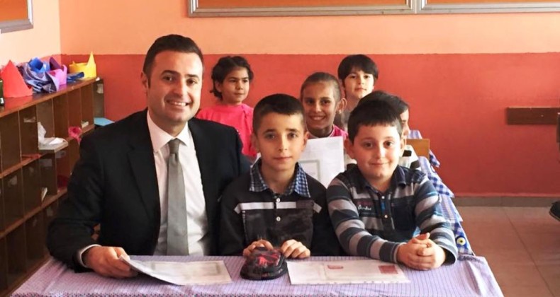 CHP’Lİ AHMET AKIN’DAN YARIYIL TATİLİNE GİREN ÖĞRENCİLERE TAVSİYE:      “KALİTELİ ZAMAN GEÇİRMEK İÇİN BOL BOL KİTAP OKUYUN,  ATATÜRK’Ü ÖRNEK ALIN”