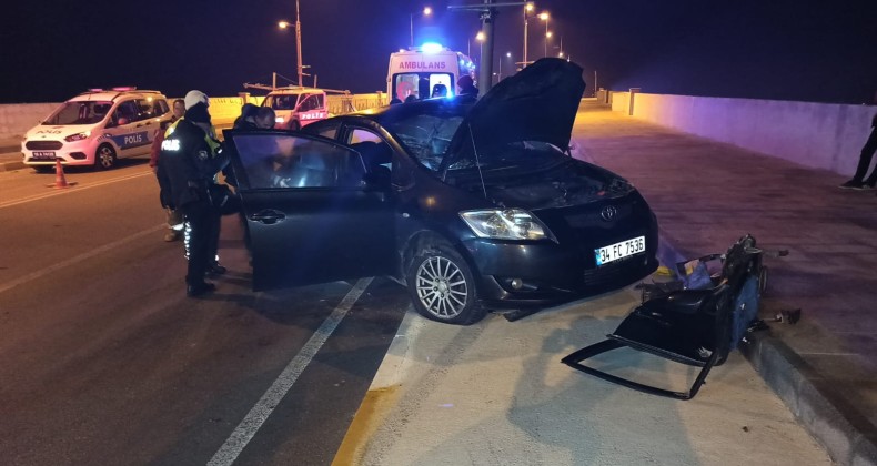 Ayvalık’ta Gönül Yolu Köprüsü’nde trafik kazası; 2 yaralı