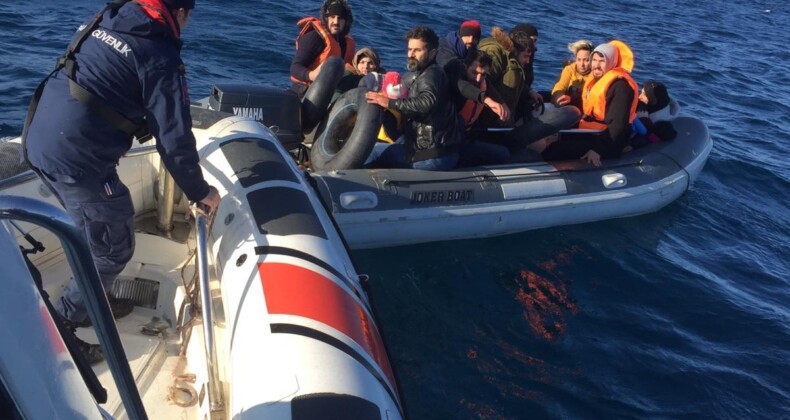 Ayvalık’ta 18 düzensiz göçmen Sahil Güvenlik’ten kaçamadı