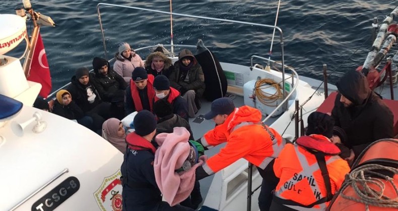 Ayvalık’ta 47 düzensiz göçmen yakalandı