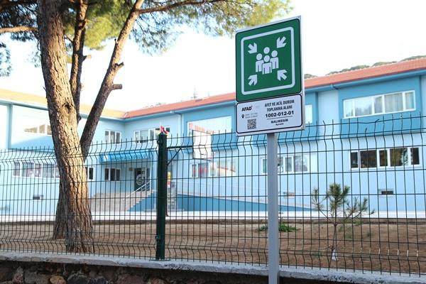 Ayvalık’ta olası afet ve acil durum toplanma bölgelerine revizyon