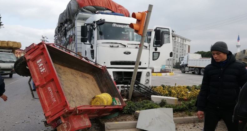 Gömeç’te traktör ile kamyon çarpıştı; 1 yaralı