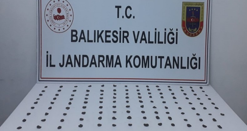 137 adet Bizans sikkesini satmak isterken yakalandı