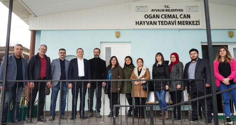Ayvalık’ta Başkan Ergin köpek barınağından incelemelerde bulundu