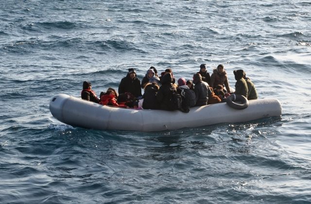 Ayvalık’ta 42 düzensiz göçmen yakalandı