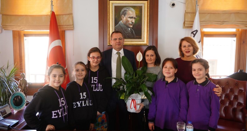 15 Eylül İlköğretim Okulu öğrencileri hazırladıkları  “Çevre ve Doğa” projesini Başkan Ergin ile paylaştılar