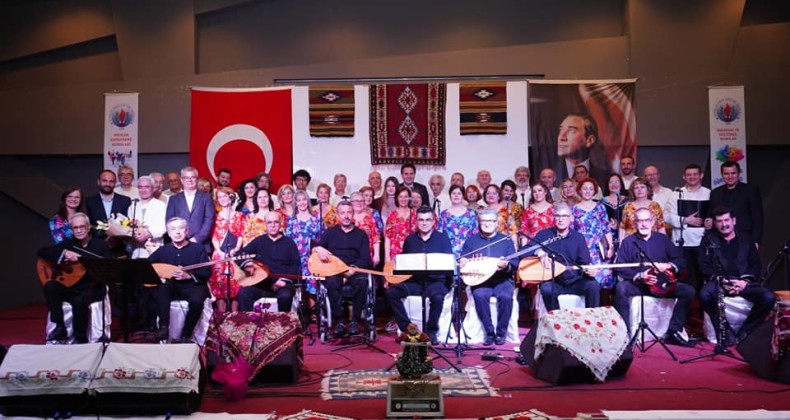 Ayvalık’ta öğretmenlerden Türk Halk Müziği ziyafeti