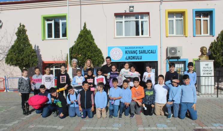 Harçlıklarını Kedi, köpek mamalarına harçadılar…