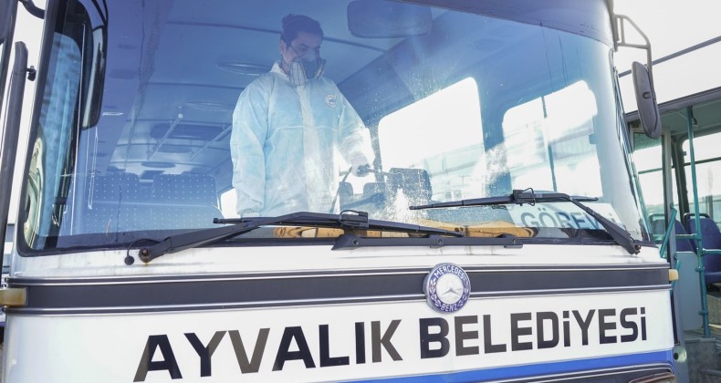 Ayvalık Belediyesi araçlarına “Korona Virüs” dezenfektesi