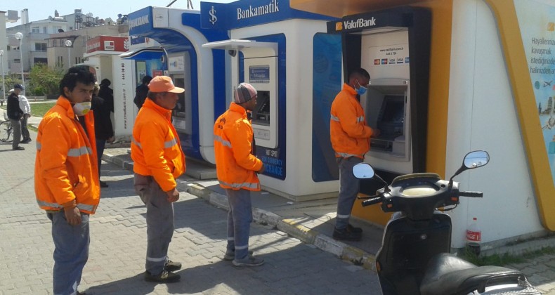 Ayvalık Belediyesi işçilerinin “düzenli maaş” sevinci