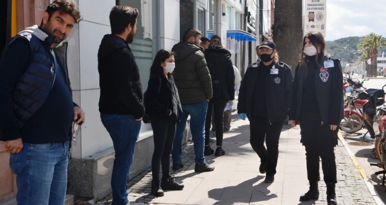 Kovit 19 salgının en önemli kural olan “Sosyal Mesafe” vatandaşın umurunda bile olmadı
