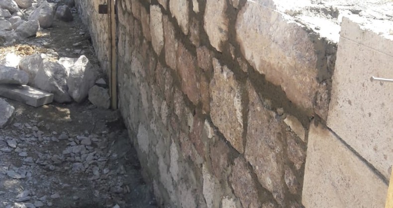 Tabiat parkında yapılan duvara çevreci freni